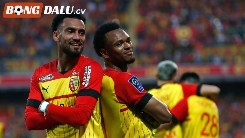 Điều gì giúp Lens đang đứng đầu Ligue 1 2025/2026?