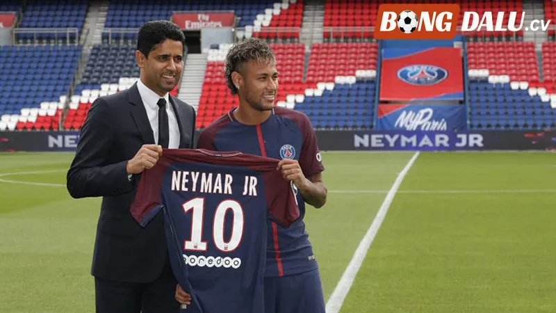 Chuyển nhượng cầu thủ trong bóng đá là gì?